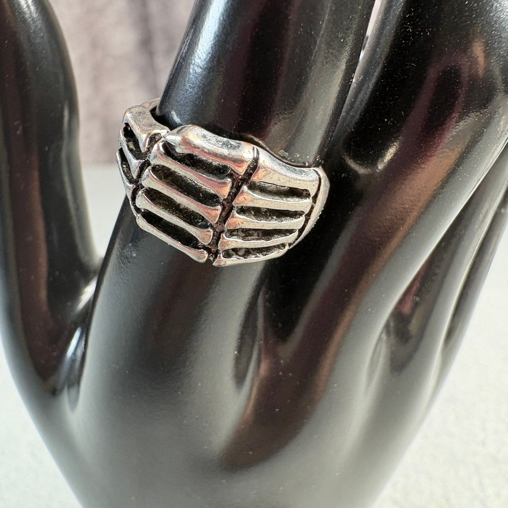 Vintage Skeleton Hand Ring Silver Tone Gothic Punk Biker Bone Jewelry Size 7